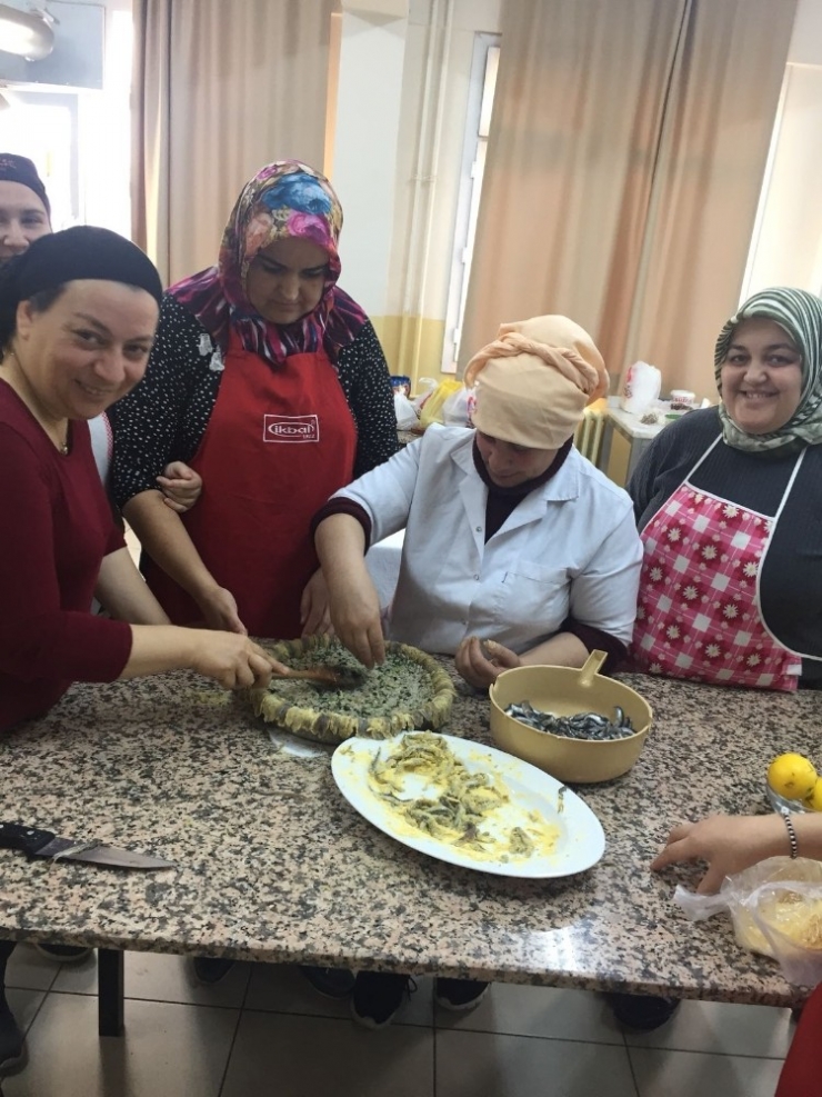 Burhaniye’de Aşçı Yardımcılığı Kursu Açıldı
