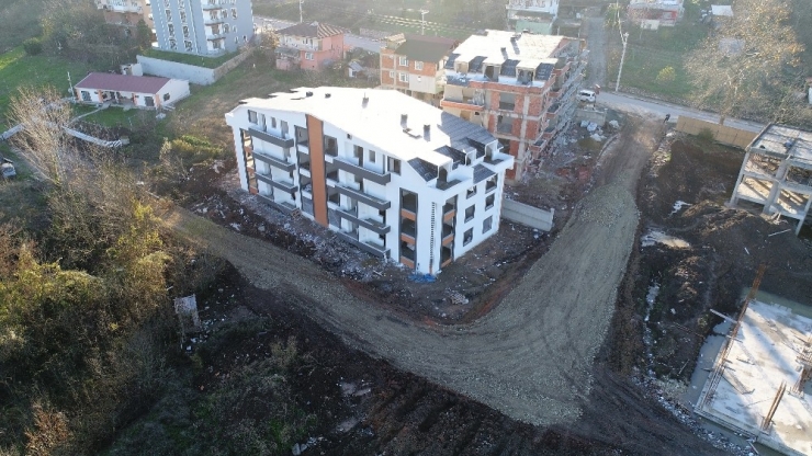 Başiskele’de Yol Yapım Çalışmaları Sürüyor