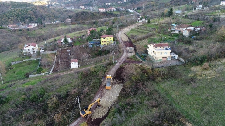 Başiskele’de Yol Yapım Çalışmaları Sürüyor