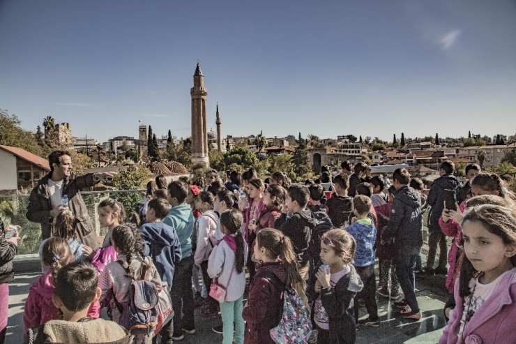 Büyükşehir’den Öğrencilere Kaleiçi Turu
