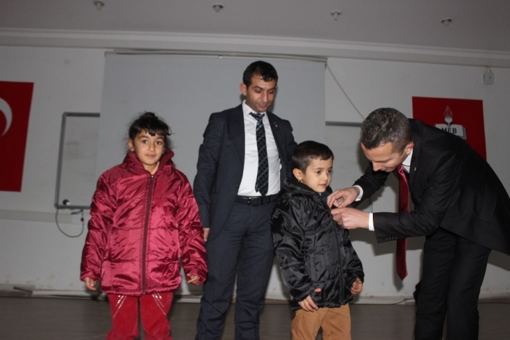 Denetimli Serbestlikten Yararlananların Çocuklarına Mont Yardımı