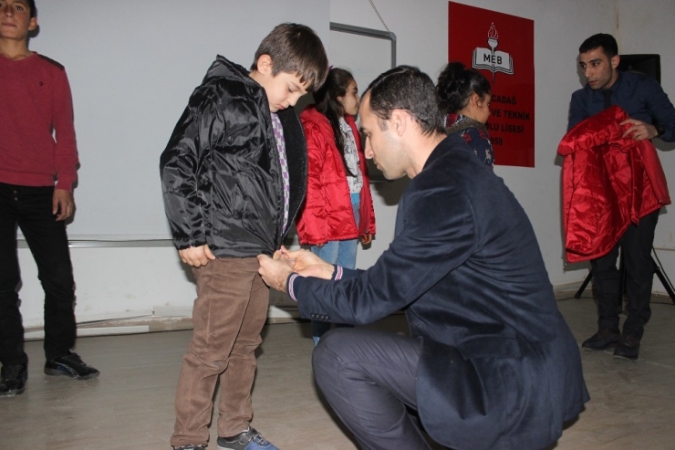 Denetimli Serbestlikten Yararlananların Çocuklarına Mont Yardımı