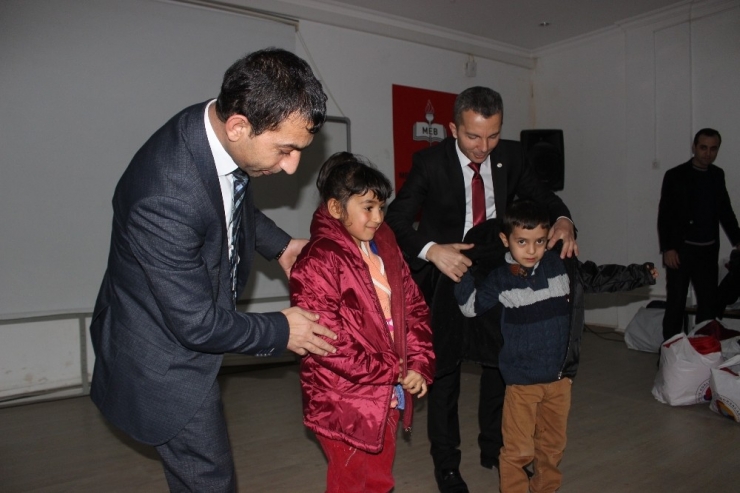 Denetimli Serbestlikten Yararlananların Çocuklarına Mont Yardımı