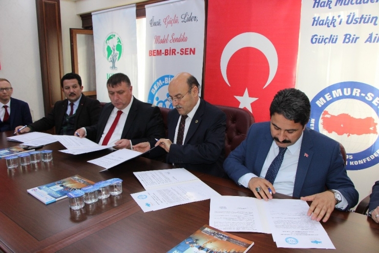 Seyitgazi Sözleşme İmza Törenine Ev Sahipliği Yaptı