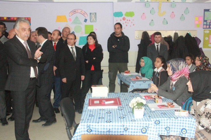 Şehit Polislerin İsimleri Hakkari’de 2 Kütüphaneye Verildi