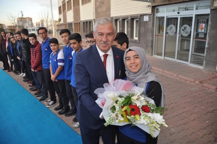 İl Milli Eğitim Müdürü Elmalı Öğrencilerle Bir Araya Geldi