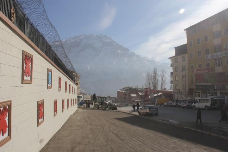 Ters Lale Süslemesi Hakkari’ye Renk Kattı