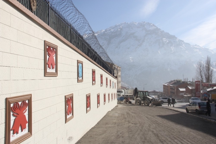 Ters Lale Süslemesi Hakkari’ye Renk Kattı