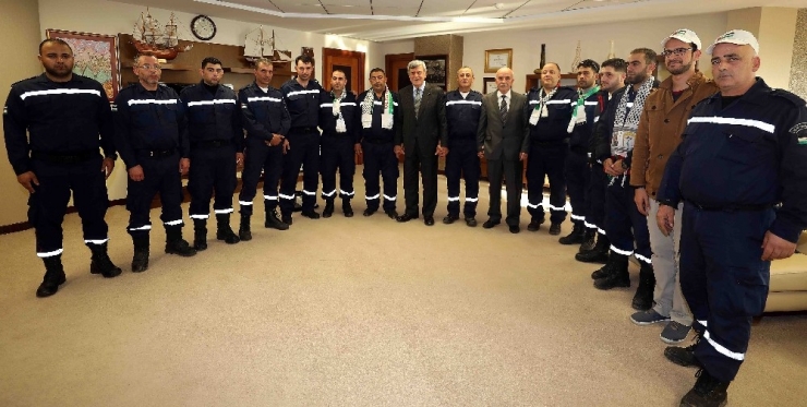 Filisti İtfaiyecilerden Başkan Karaosmanoğlu’na Ziyaret