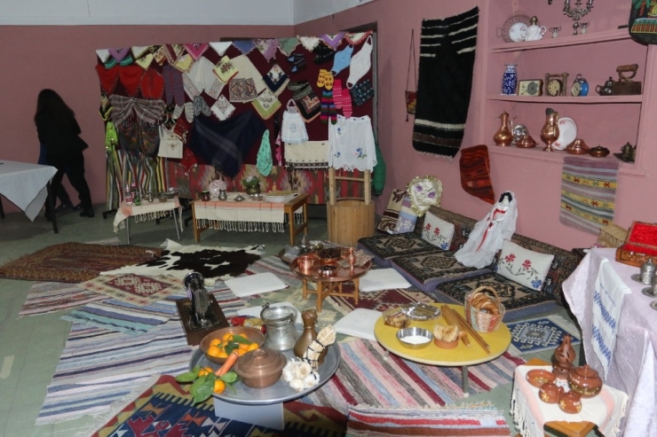 Akhisar’da "81 İliz Hepimiz Biriz" Sergisi Açıldı