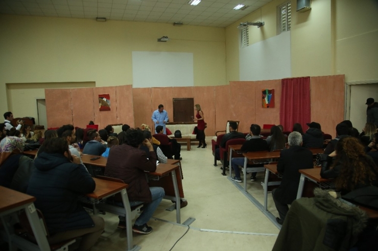 Erdemli Belediyesi Şehir Tiyatrosu’ndan, Üniversite Öğrencilerine Tiyatro Gösterisi