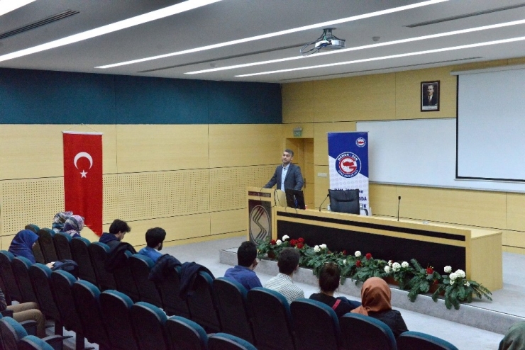’Oku! Düşün! Uyan!’ Adlı Konferans Saü’de Düzenlendi