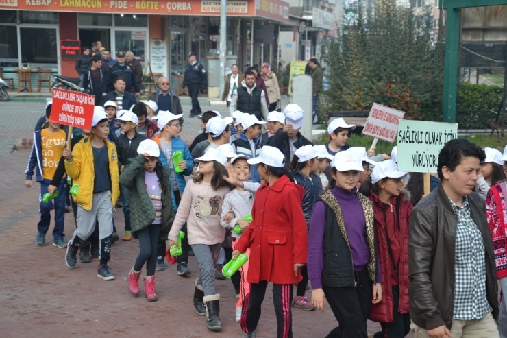 Saruhanlı’da Öğrenciler Sağlıklı Yaşam İçin Yürüdü