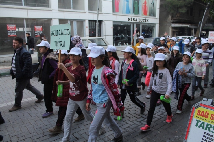 Saruhanlı’da Öğrenciler Sağlıklı Yaşam İçin Yürüdü