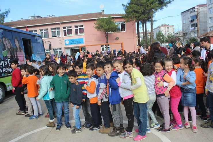 Tekkeköy’de 30 Binin Üzerinde Kitap 10 Bin Öğrenciyle Buluştu