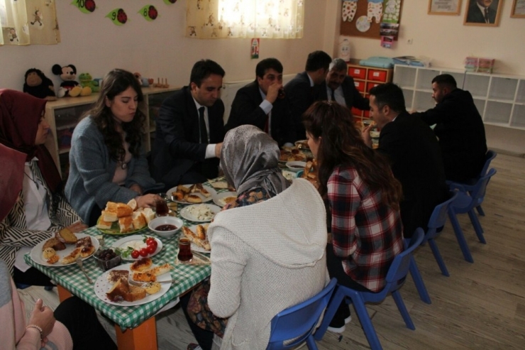 Kaymakam Dundar, Öğretmenlerle Bir Araya Geldi