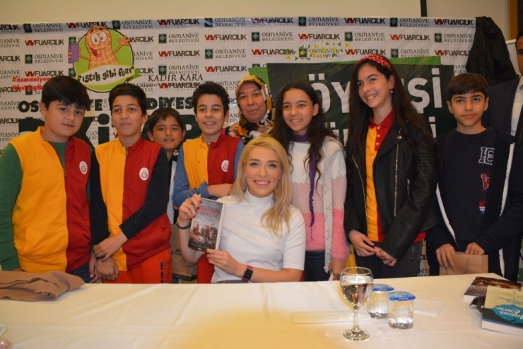 Uğurluel Ve Özgen Okurlarıyla Buluştu