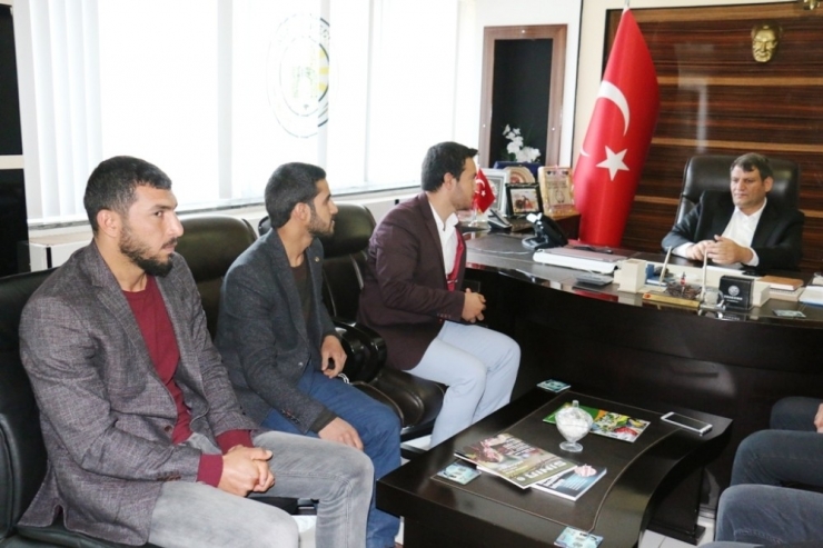 Ak Partili Gençler Başkan Ayhan’ın Yanında