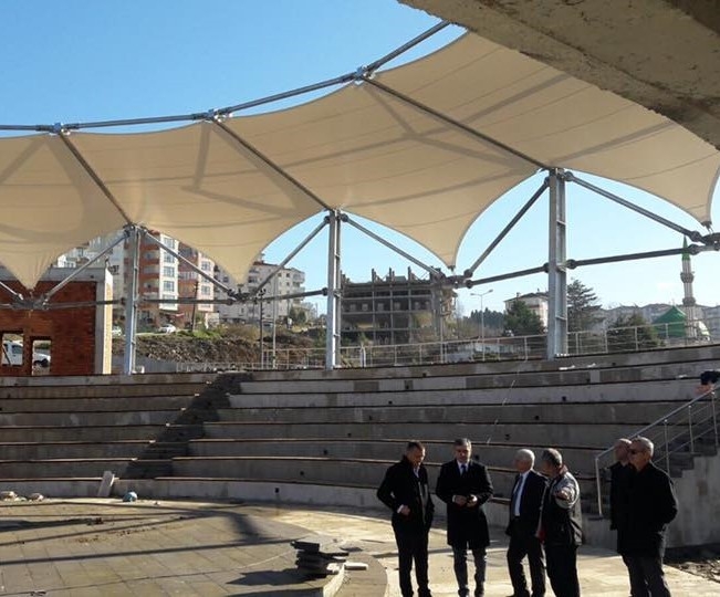 Belediye Başkanı Cüneyt Yemenici Çalışmaları Yerinde İnceledi