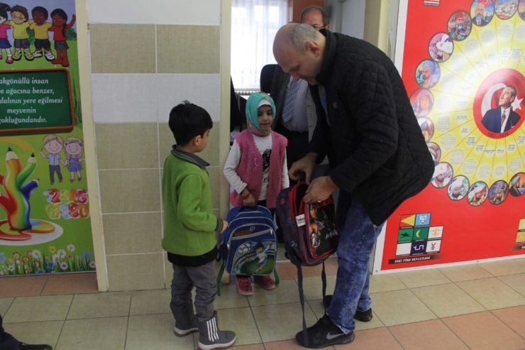 Wuppertal Kütahyalılar Derneği’nden Şaphane İlkokulu’na Kırtasiye Yardımı