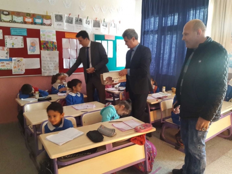 Wuppertal Kütahyalılar Derneği’nden Kırtasiye Yardımı