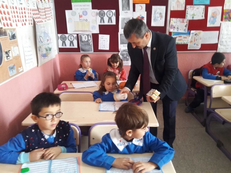 Wuppertal Kütahyalılar Derneği’nden Kırtasiye Yardımı