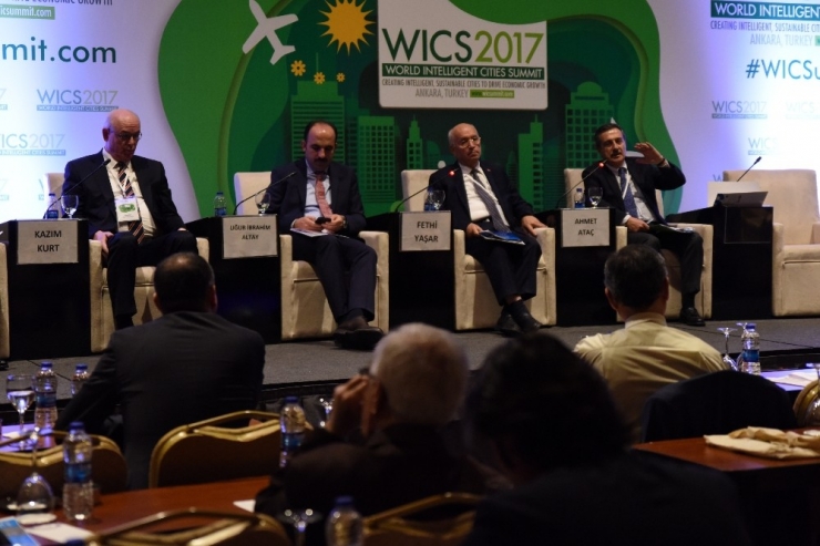 Başkan Ataç Dünya Akıllı Şehirler Zirvesi’nde