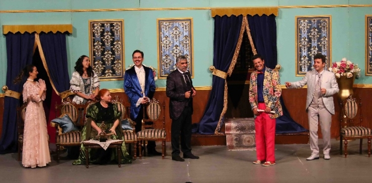 “Akidezadeler” Bayraklı’da Salona Sığmadı