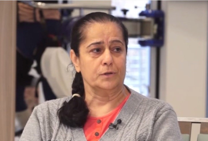 Felç Ve Kanser Teşhisi Konulan Kadın Robotik Rehabilitasyonla Yürümeye Başladı