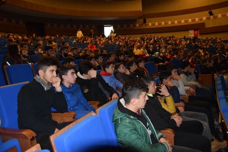 Düzce Üniversitesi’nde “Spor Yaralanmaları” Konferansı Düzenlendi