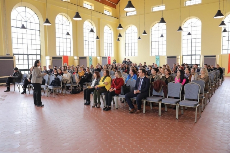 Edirne Akademi’den ‘Sözsüz İletişim Ve Beden Dili’ Eğitimi