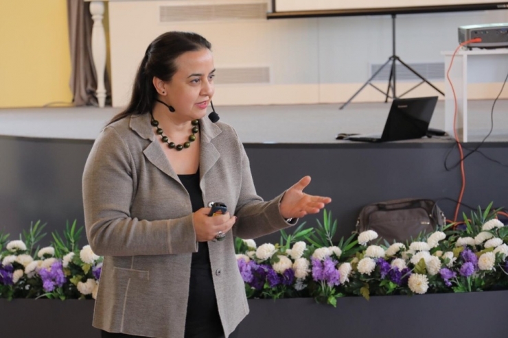 Edirne Akademi’den ‘Sözsüz İletişim Ve Beden Dili’ Eğitimi