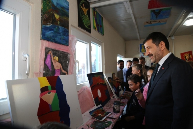 Sınavlara Hazırlanan Öğrencilere Kitap Dağıtıldı