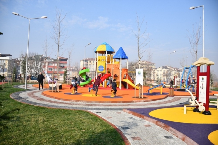 İnegöl Belediyesi Çocukları Sevindirmeye Devam Ediyor