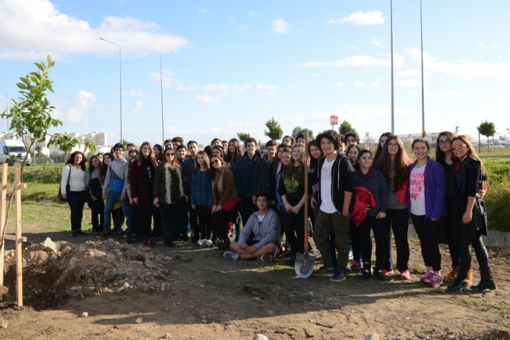 Konyaaltı’nda 40 Genç 40 Fidan Dikti