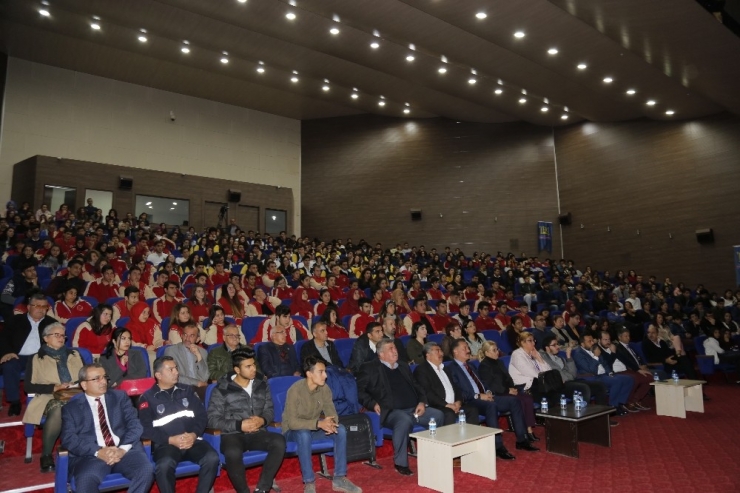 Toroslar’da ’Yeni Sınav Sistemi Ve Doğru Tercih’ Semineri