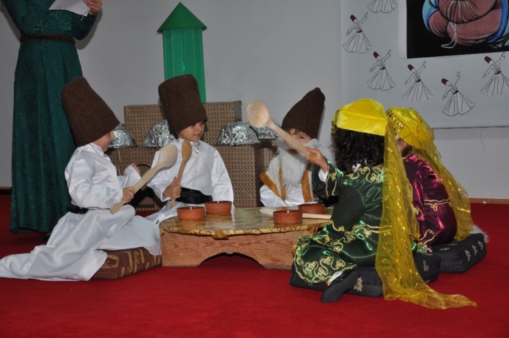 Minik Öğrenciler Mevlana Haftasını Kutladı