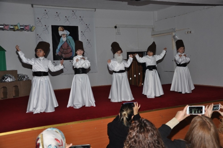 Minik Öğrenciler Mevlana Haftasını Kutladı