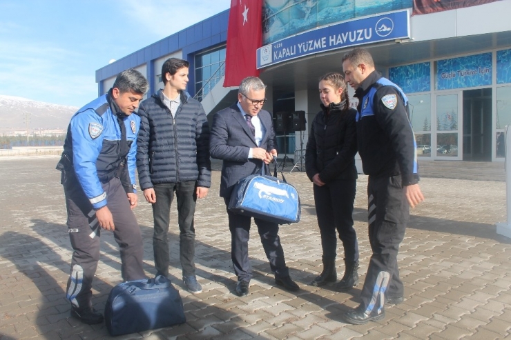 Emniyet Müdürlüğü 80 Öğrenciye Yüzme Kursu Verecek