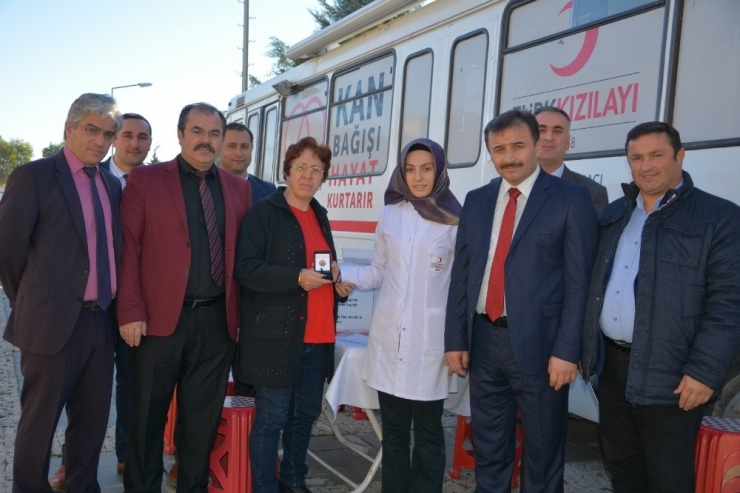 Milli Eğitim Personelinden Kan Bağışı