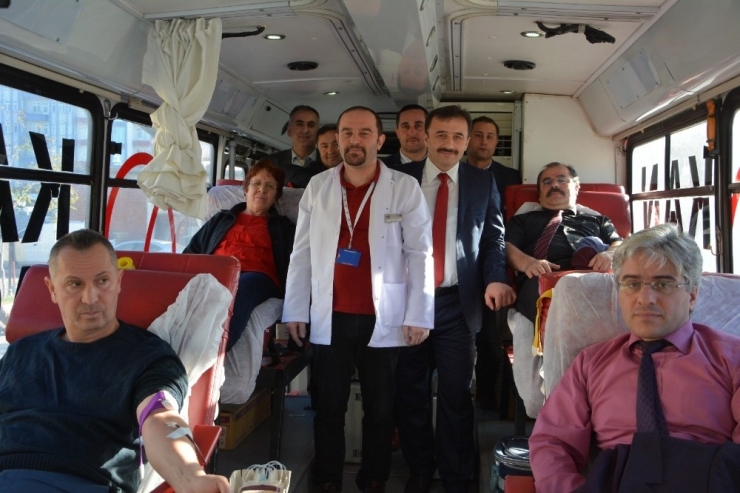 Milli Eğitim Personelinden Kan Bağışı