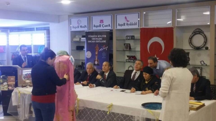 Simav Halk Eğitim Merkezi’ne ’Özel Reyon’ Hediyesi