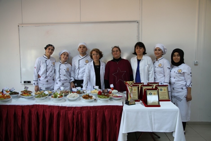 Üniversite Öğrencileri Final Notlarını Yemekle Yükseltti