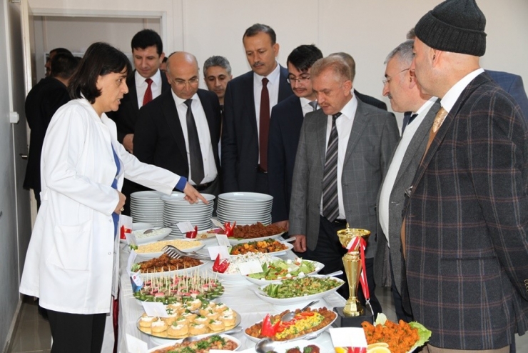 Üniversite Öğrencileri Final Notlarını Yemekle Yükseltti