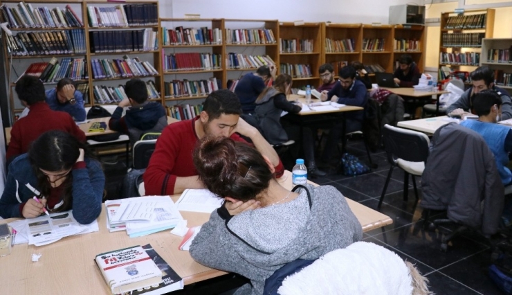 Van Halk Kütüphanesi Akşam Da Hizmet Verecek