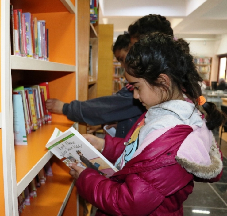 Van Halk Kütüphanesi Akşam Da Hizmet Verecek