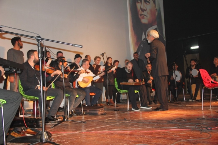 Neşet Ertaş Akhisar’da Anıldı