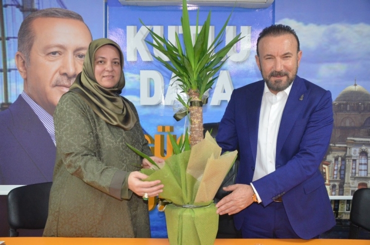 Başkan Doğan’dan Ak Parti İzmit İlçe Kadın Kolları’na Ziyaret