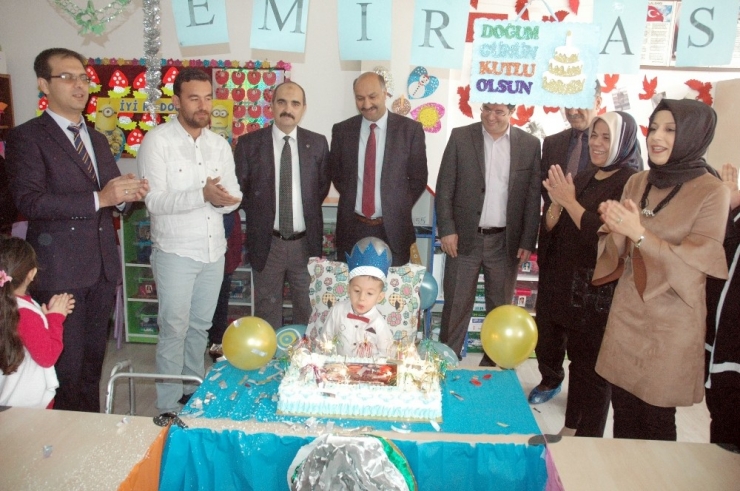 5 Yaşında 10 Ameliyat Geçirdi