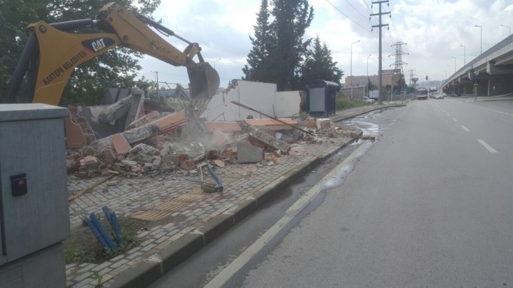 Kartepe’de Kaçak Ev Yıkıldı